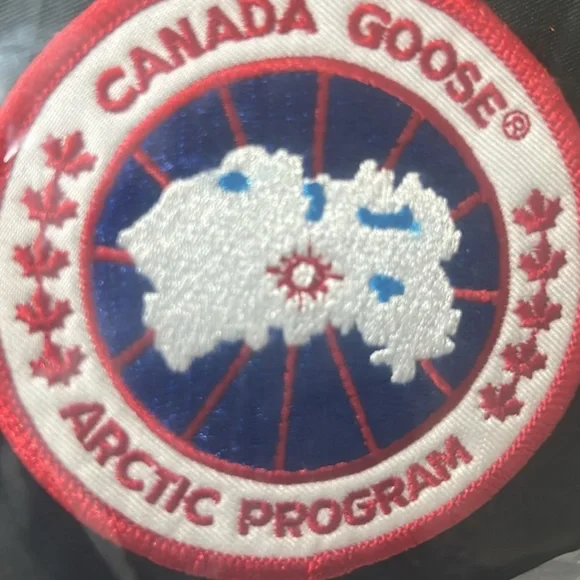 Canada goose jacket with real fur brand new sealed XL but fits like a large - Picture 7 of 10